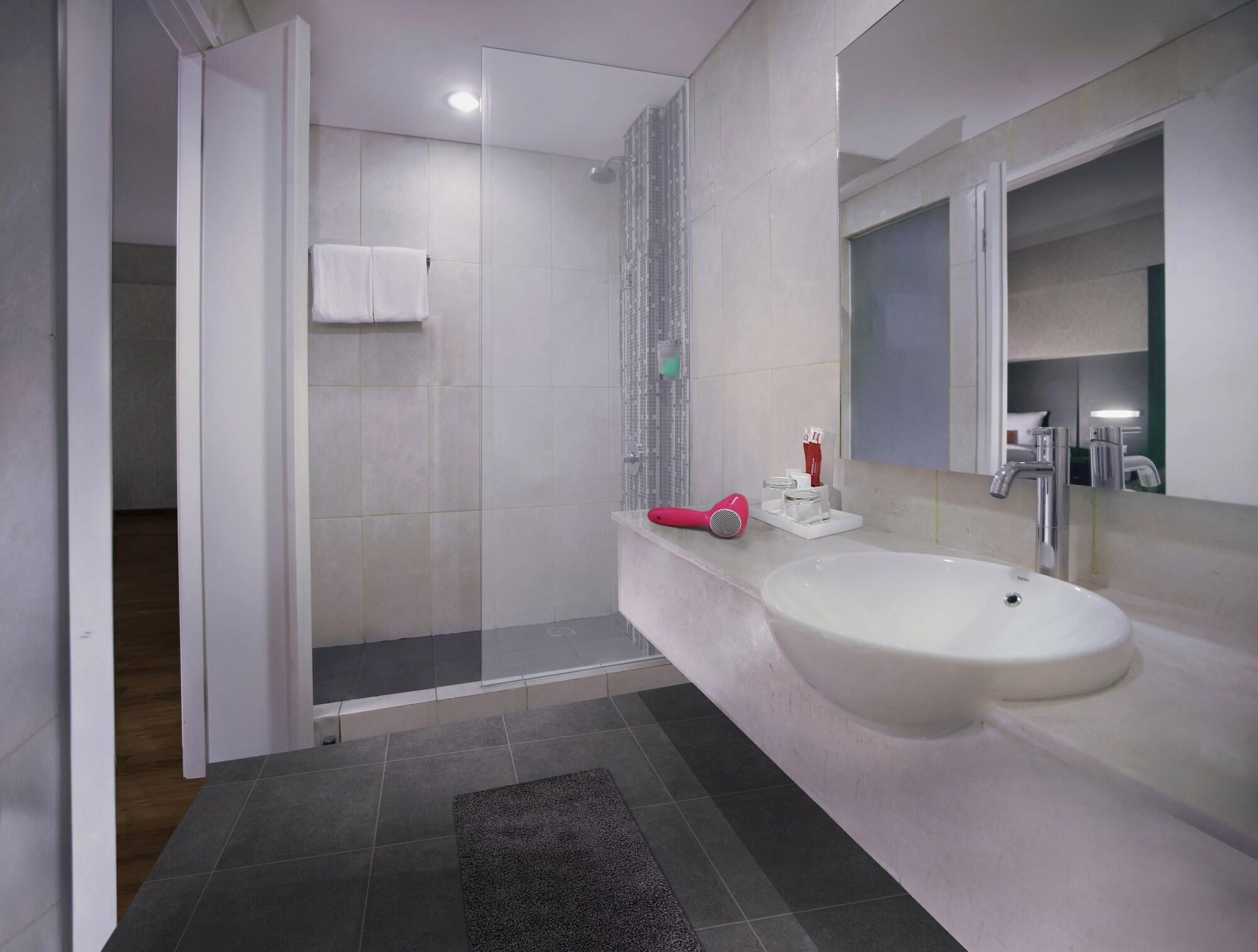 Favehotel Graha Agung Surabaya Exteriör bild