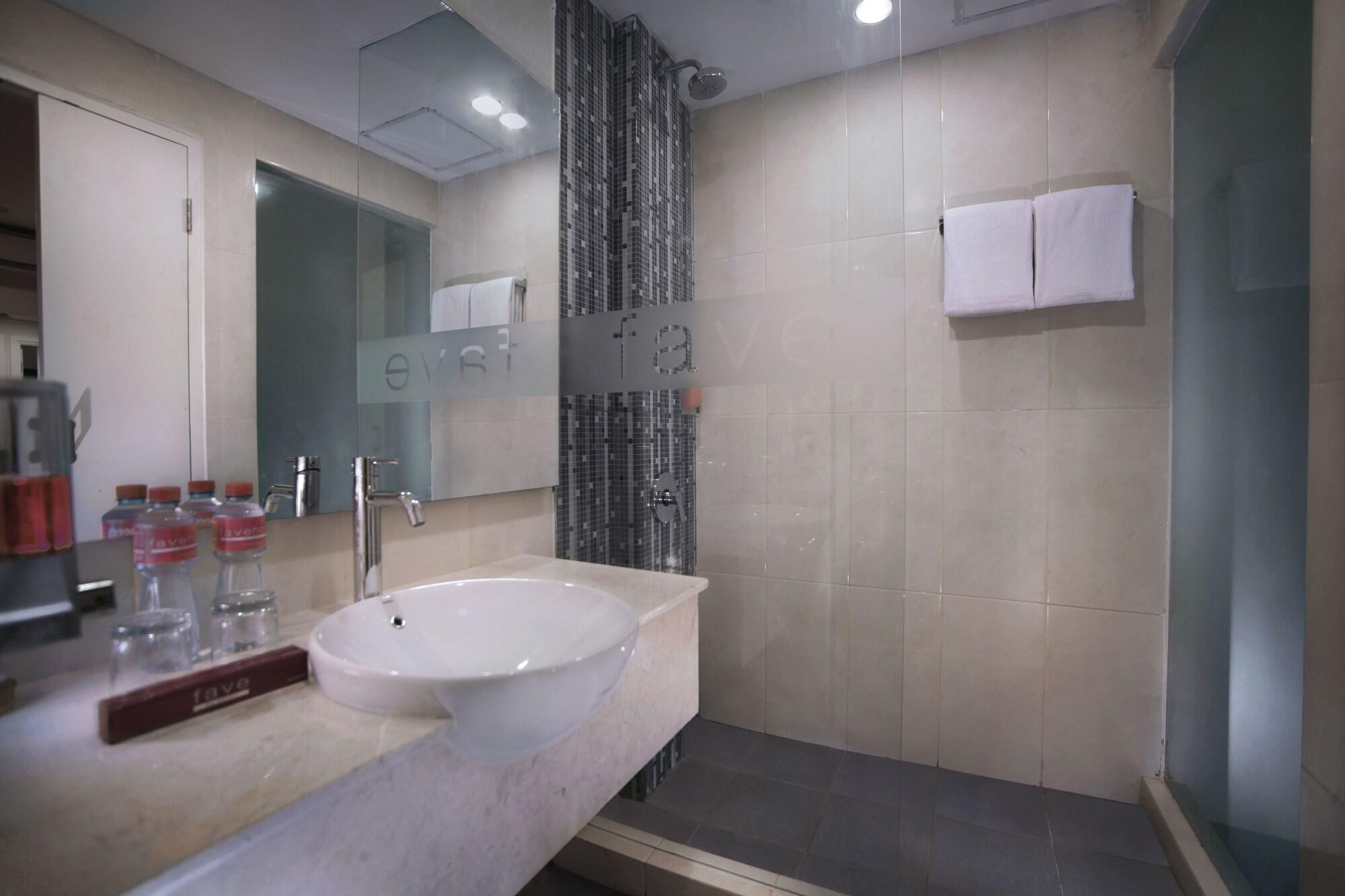 Favehotel Graha Agung Surabaya Exteriör bild