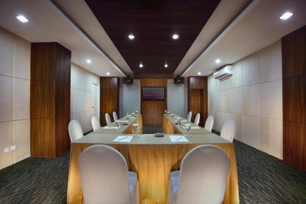Favehotel Graha Agung Surabaya Exteriör bild