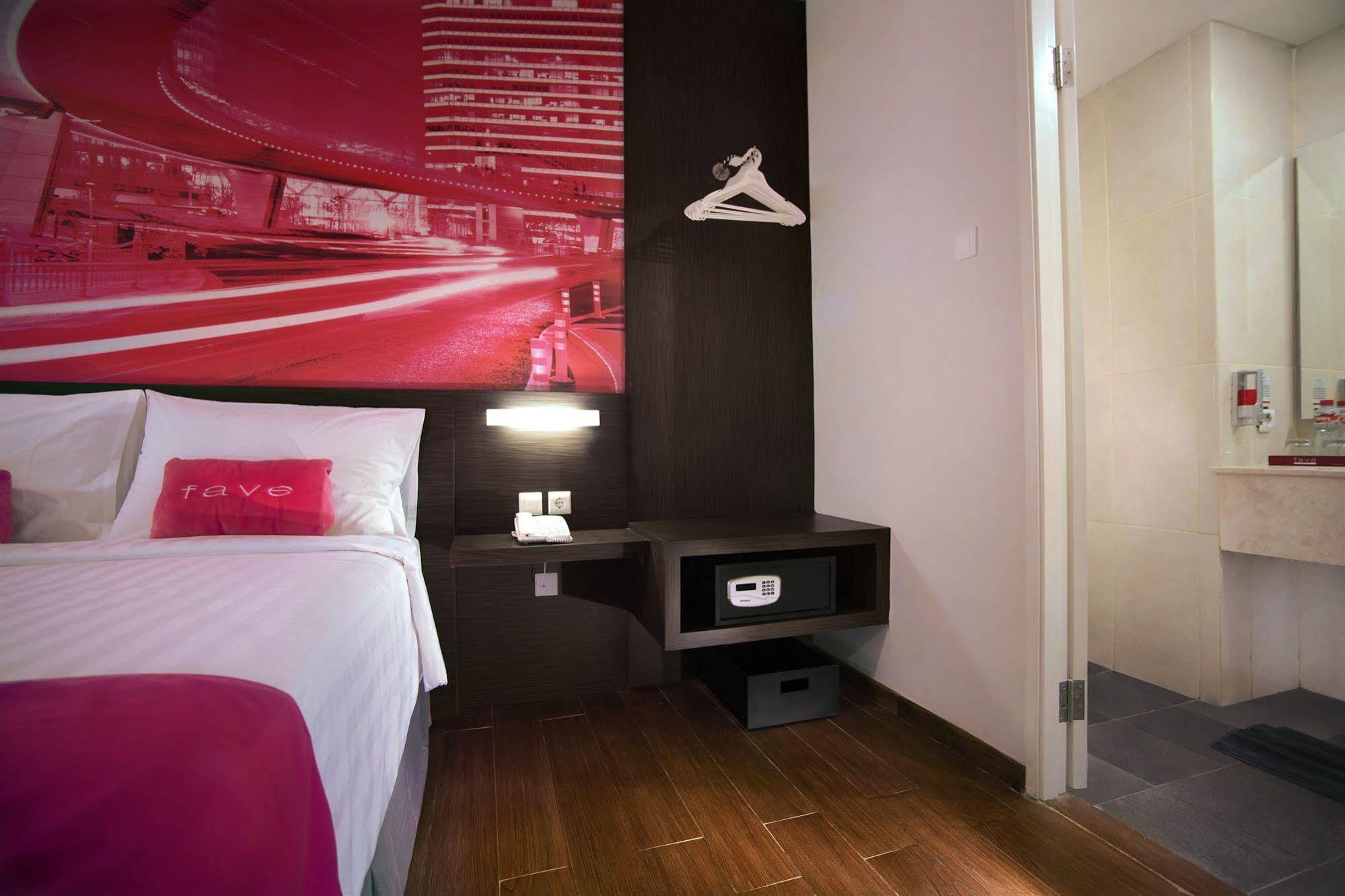 Favehotel Graha Agung Surabaya Exteriör bild